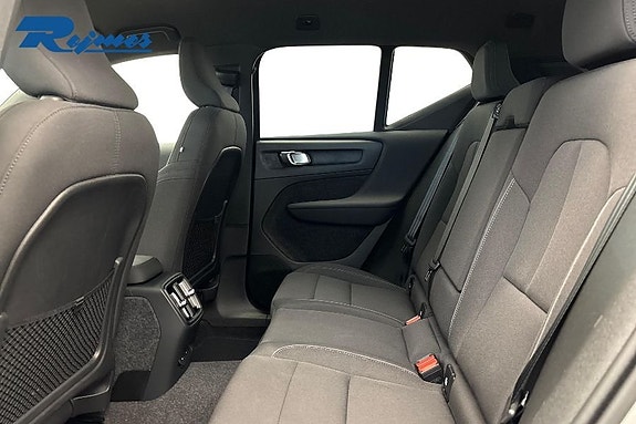 Volvo EX40 8 of 23
