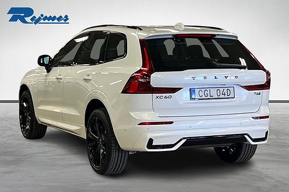 Volvo XC60 2 of 15