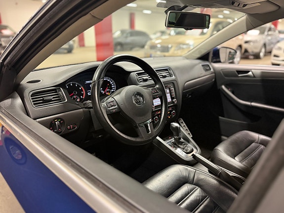 Volkswagen Jetta 12 of 16
