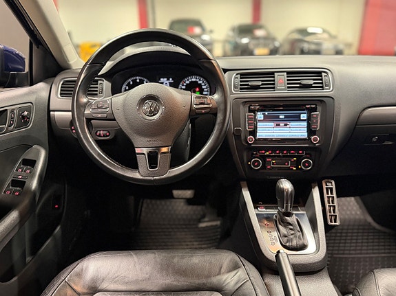 Volkswagen Jetta 11 of 16