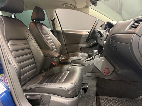 Volkswagen Jetta 8 of 16