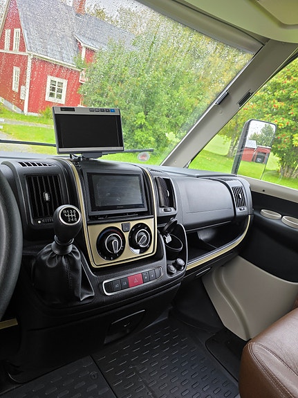 Bürstner Elegance i800 13 of 29