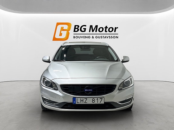Volvo V60 2 of 21