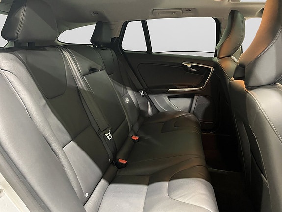 Volvo V60 11 of 21