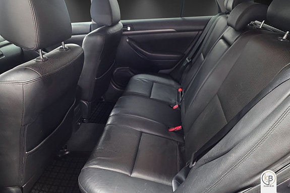 Toyota Avensis 8 of 11