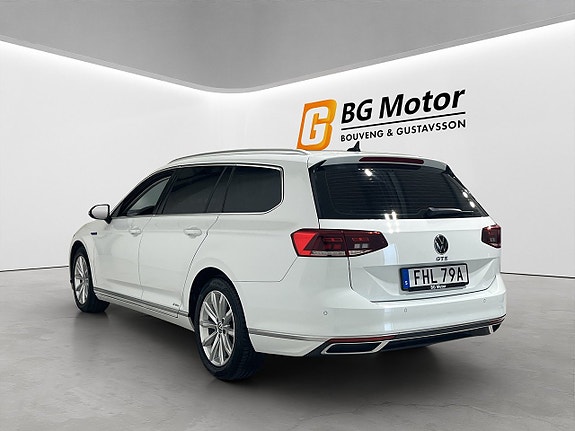 Volkswagen Passat 7 of 22