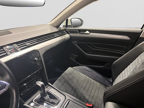 Volkswagen Passat 16 of 22