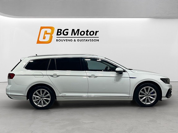 Volkswagen Passat 4 of 22