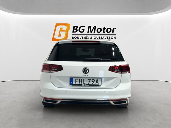 Volkswagen Passat 6 of 22