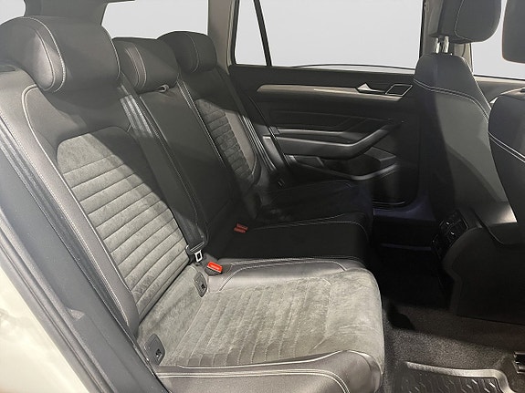 Volkswagen Passat 11 of 22