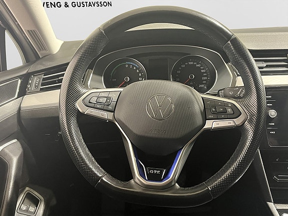 Volkswagen Passat 14 of 22