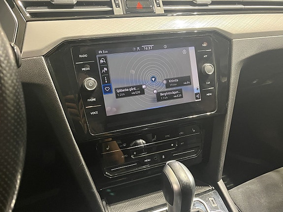 Volkswagen Passat 19 of 22
