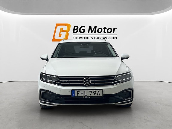 Volkswagen Passat 3 of 22