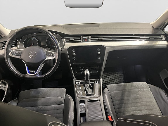 Volkswagen Passat 13 of 22