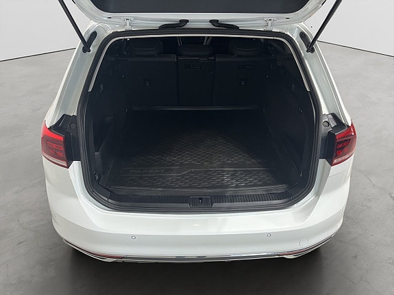 Volkswagen Passat 12 of 22