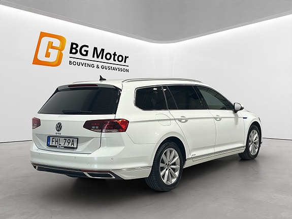 Volkswagen Passat 5 of 22