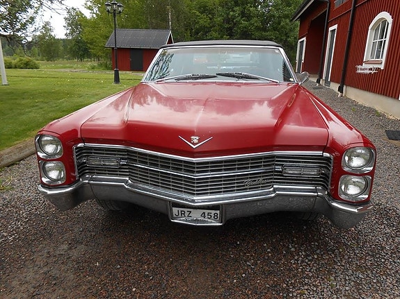 Cadillac Deville 4 of 23