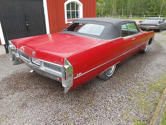 Cadillac Deville 5 of 23