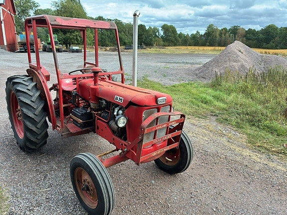 Gårdstraktor/veteran Volvo BM 320D 3 of 6