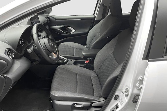 Toyota Yaris 12 of 17