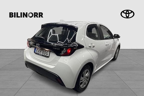 Toyota Yaris 5 of 17