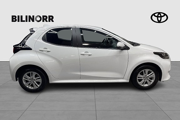 Toyota Yaris 6 of 17