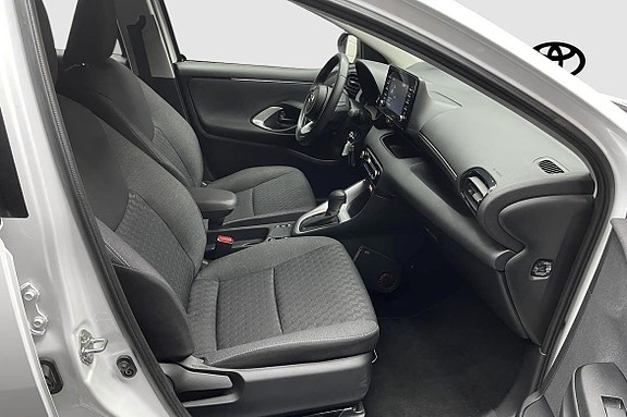 Toyota Yaris 13 of 17