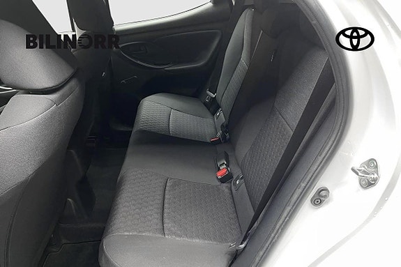 Toyota Yaris 14 of 17