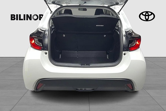 Toyota Yaris 4 of 17