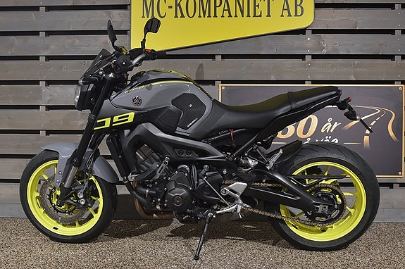 Yamaha MT-09 4 of 6