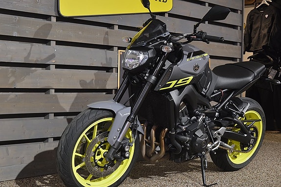 Yamaha MT-09 5 of 6