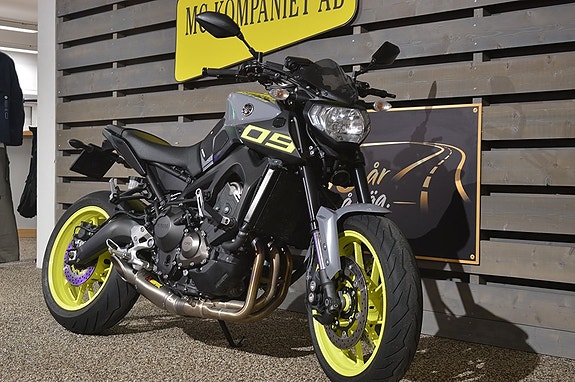 Yamaha MT-09 2 of 6
