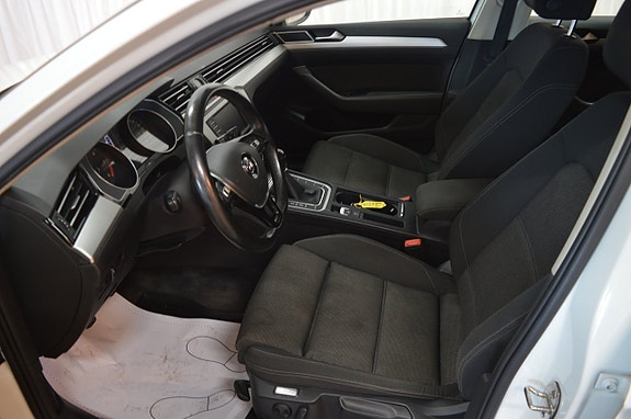 Volkswagen Passat 7 of 16