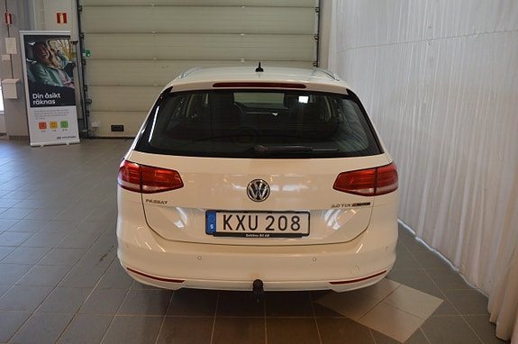 Volkswagen Passat 4 of 16