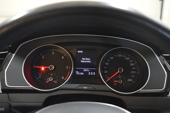 Volkswagen Passat 8 of 16