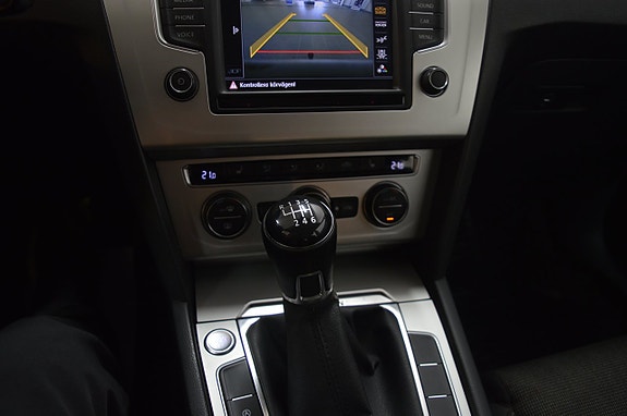 Volkswagen Passat 11 of 16