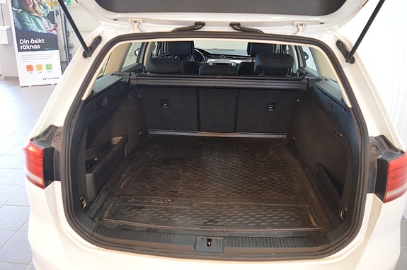 Volkswagen Passat 15 of 16