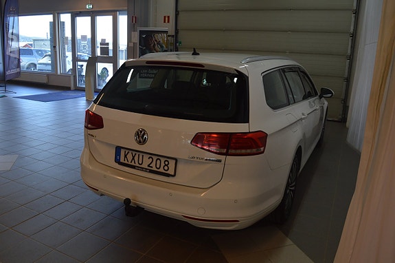 Volkswagen Passat 3 of 16