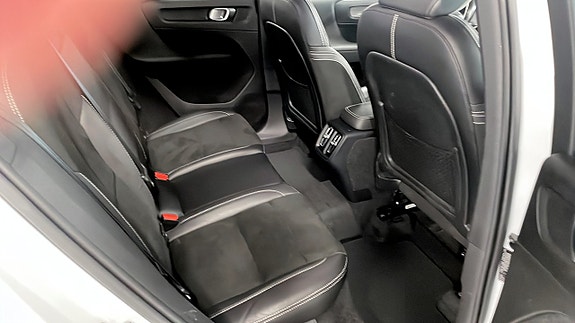 Volvo XC40 5 of 9