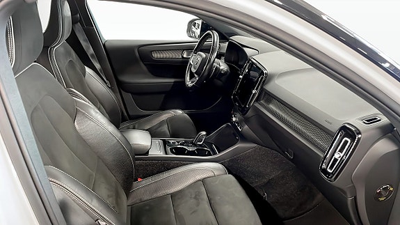 Volvo XC40 3 of 9