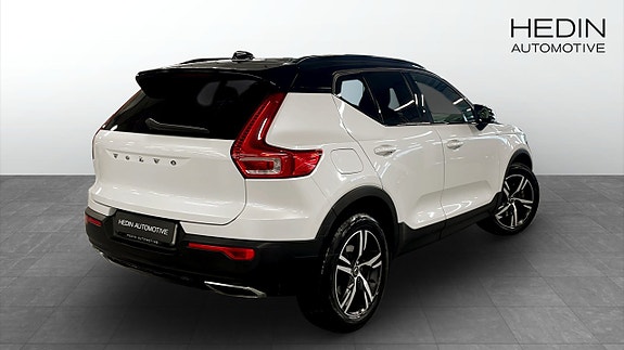 Volvo XC40 2 of 9