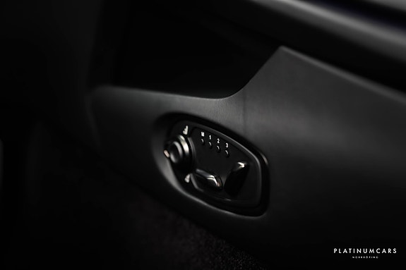 Aston Martin DB12 19 of 25