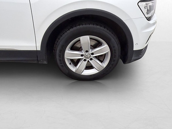 Volkswagen Tiguan 13 of 30