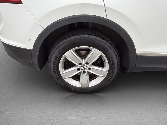 Volkswagen Tiguan 12 of 30