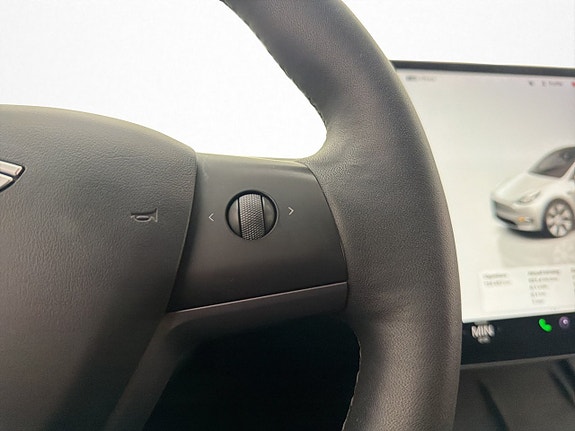 Tesla Model Y 24 of 30