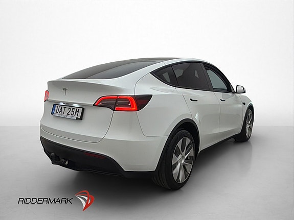 Tesla Model Y 8 of 30