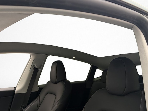 Tesla Model Y 15 of 30
