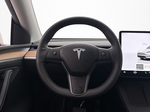 Tesla Model Y 13 of 30