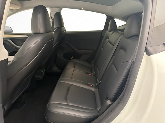 Tesla Model Y 12 of 30