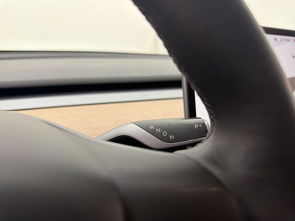 Tesla Model Y 26 of 30